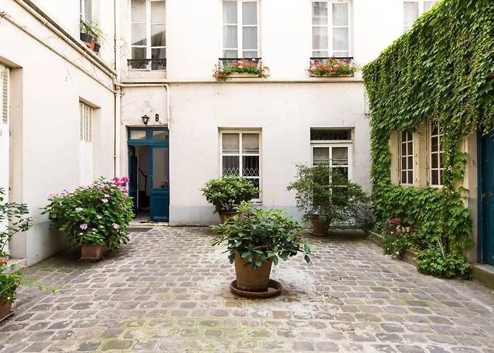 Small Triplex * Paris
