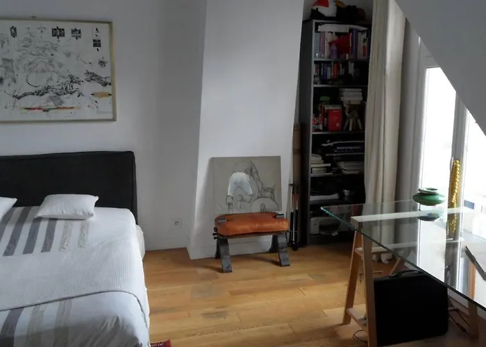 Small Triplex * Paris