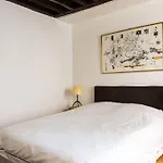 Small Triplex דירה פריז