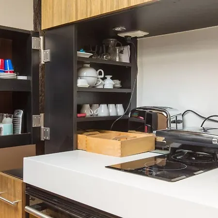 Small Triplex باريس